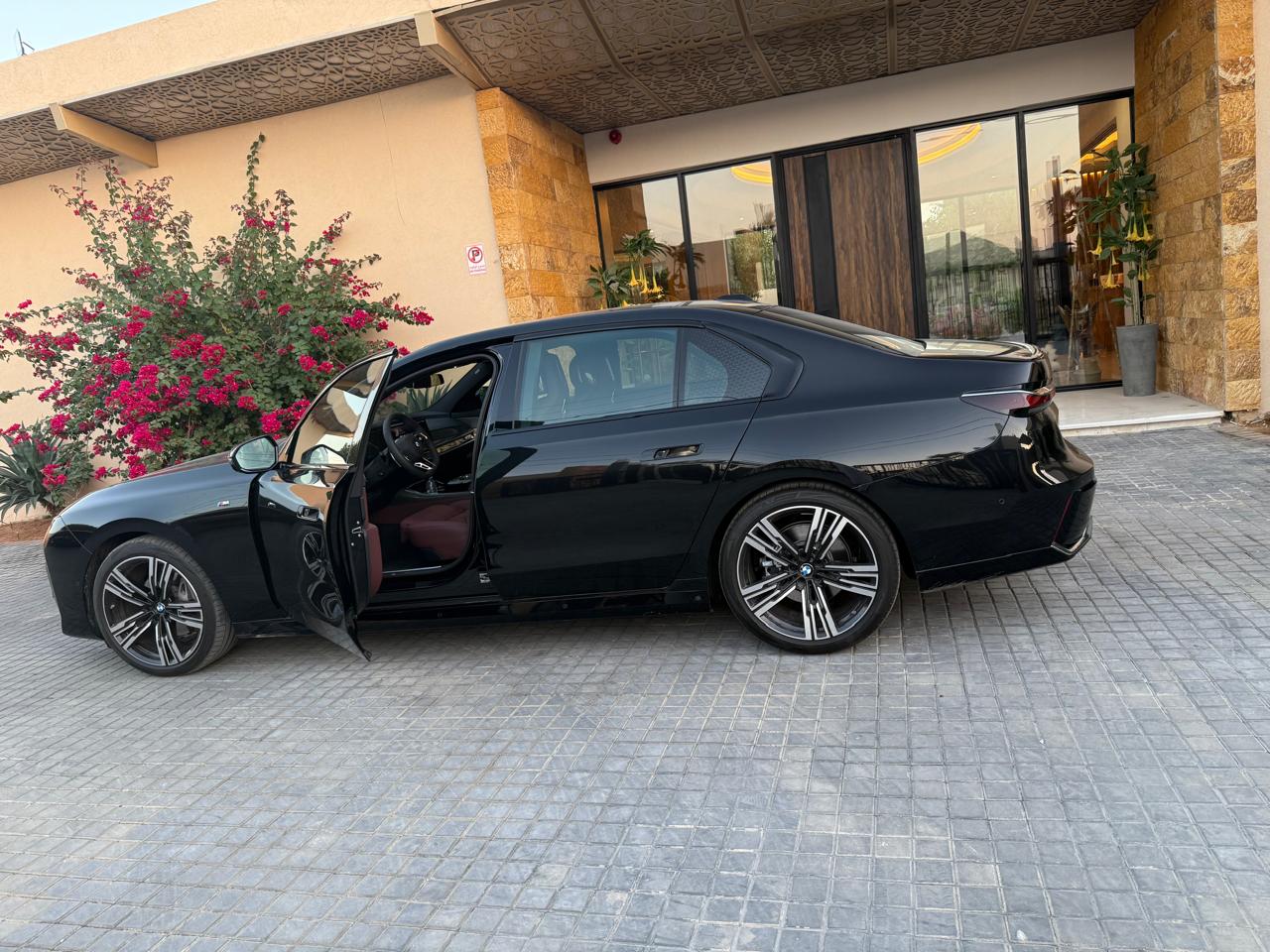 خدمة توصيل خاص (مطار الرياض)