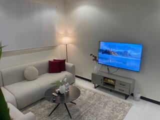 #126غرفة وصالة رائعة في المروج