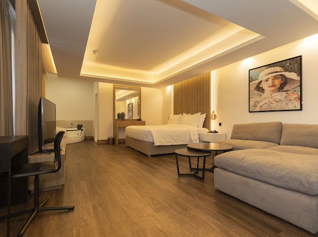 جونيور سويت