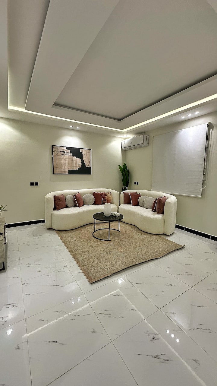 #130غرفة وصالة رائعة في المروج مع جلسة خارجية