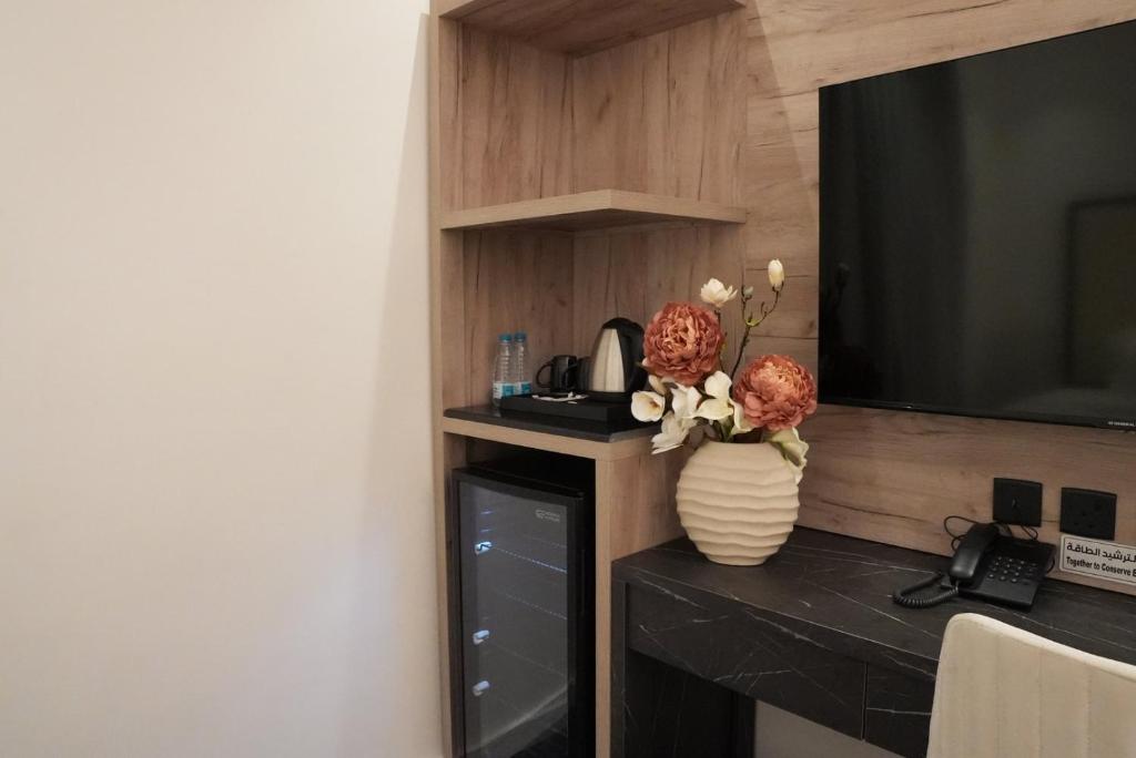 غرفة وصالة +مطبخ